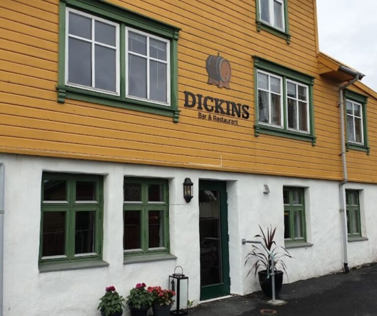 Dickins Bar and Restaurant